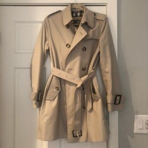 Excellent Condition: Classic Burberry Trench Coat